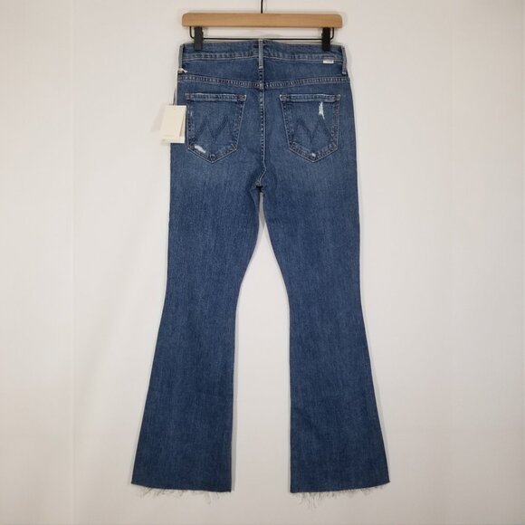 NWT Mother Denim Weekender Fray Flare Stretch Jeans in Six Packs On Me Size 28 - Picture 8 of 16